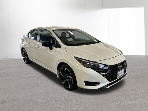 New 2025 Nissan Versa SR w/ Trunk Package image 11