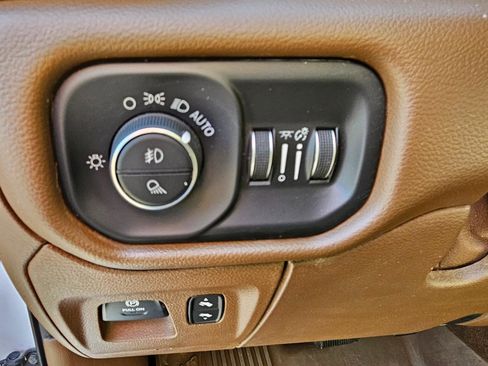 Used 2021 RAM 1500 Laramie image 33