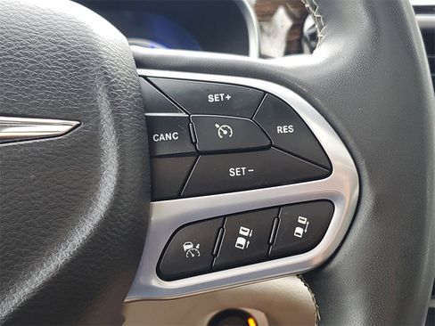 Used 2022 Chrysler Pacifica Limited image 23