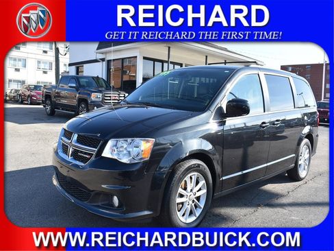 Used 2019 Dodge Grand Caravan SXT image 1
