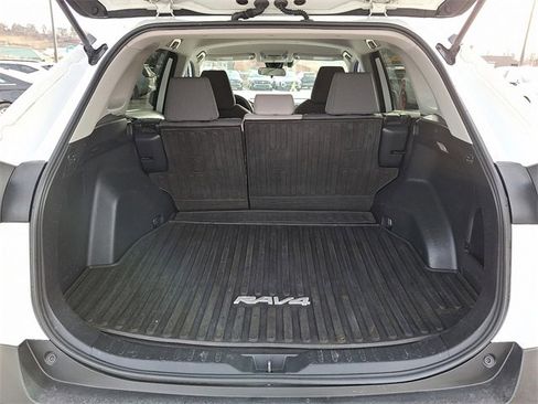 Used 2020 Toyota RAV4 XLE image 28