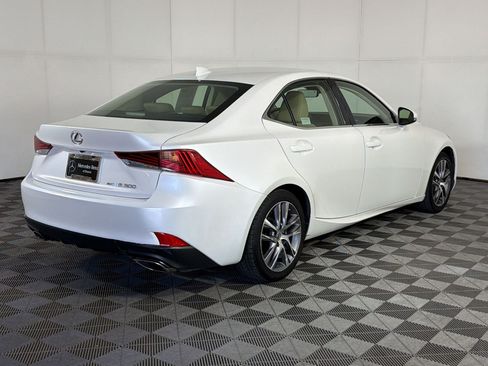 Used 2018 Lexus IS 300 AWD image 9