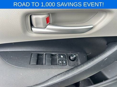 Used 2020 Toyota Corolla LE image 12