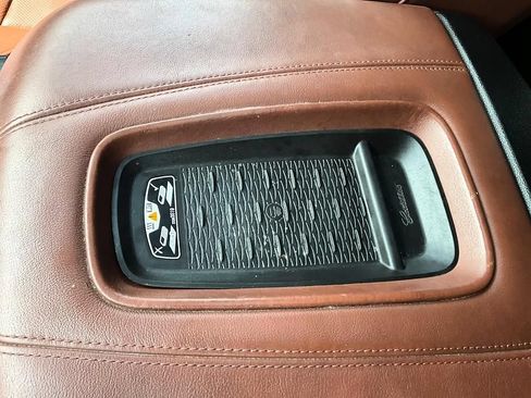 Used 2017 Cadillac Escalade Luxury AWD/4WD image 28