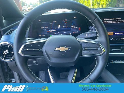 Used 2025 Chevrolet Equinox EV LT FWD image 31