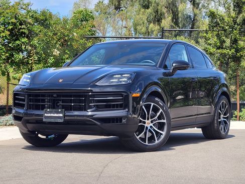 Used 2025 Porsche Cayenne Coupe image 1
