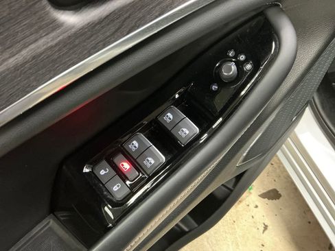 Used 2023 Jeep Grand Cherokee Overland AWD/4WD image 16