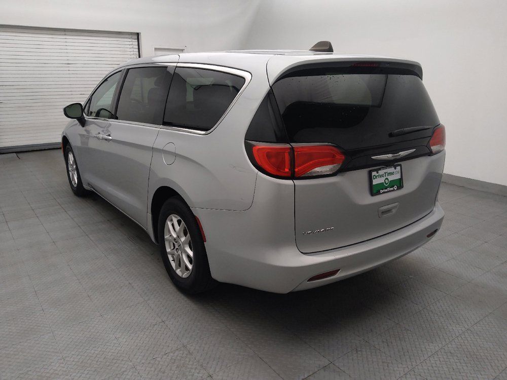 Used 2023 Chrysler Voyager LX FWD image 5