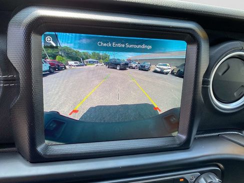 Used 2022 Jeep Gladiator Overland w/ Popular Equipment Package AWD/4WD image 19