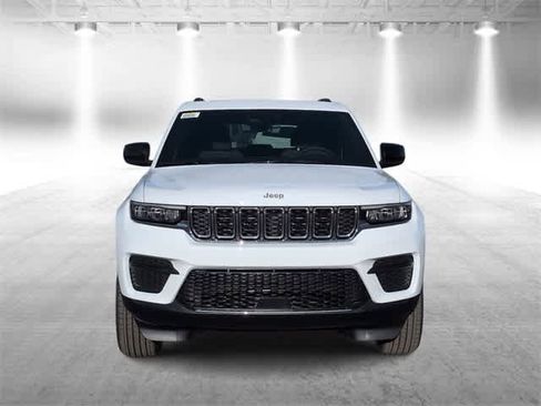 New 2025 Jeep Grand Cherokee Laredo X image 3