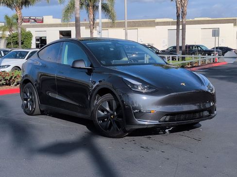 Used 2024 Tesla Model Y 2WD image 2