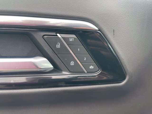 Used 2025 Chevrolet Suburban LT w/ Comfort Package AWD/4WD image 7