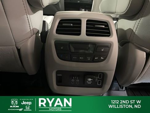 Used 2021 Honda Pilot Touring image 16