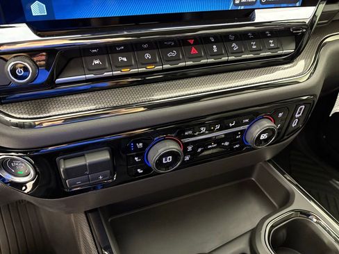 Used 2025 Chevrolet Silverado 1500 ZR2 w/ Technology Package image 33