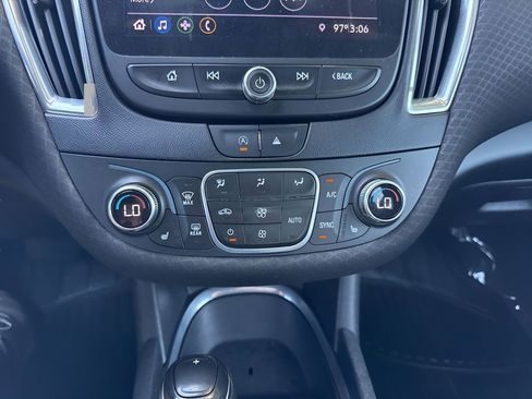 Used 2020 Chevrolet Malibu LT FWD image 19