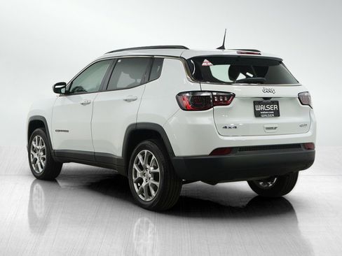 Used 2022 Jeep Compass Latitude image 3