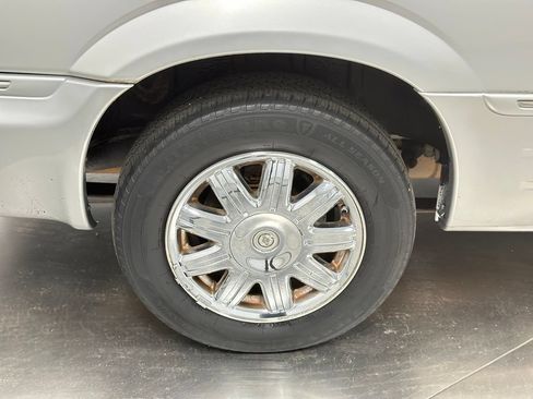 Used 2005 Chrysler Town & Country Limited FWD image 27