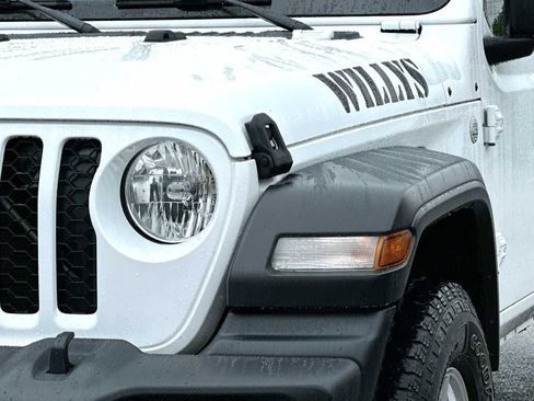Used 2020 Jeep Gladiator Sport w/ Quick Order Package 24S AWD/4WD image 16