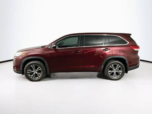 Used 2018 Toyota Highlander LE w/ Carpet Mat Package (TMS) AWD/4WD image 3
