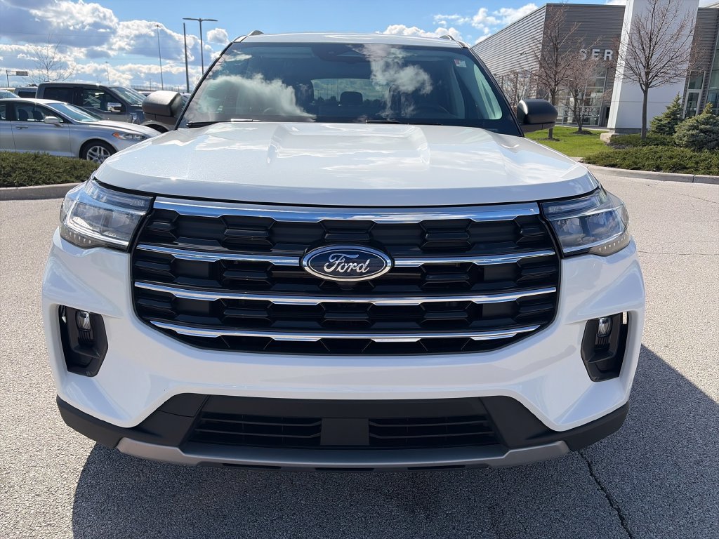 Used 2025 Ford Explorer Active w/ Active Comfort Package AWD/4WD image 2