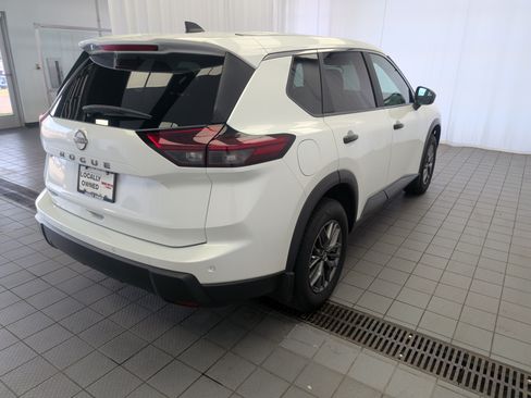 Used 2025 Nissan Rogue S FWD image 4
