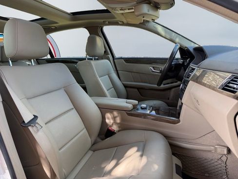 Used 2010 Mercedes-Benz E 350 4MATIC Sedan image 23