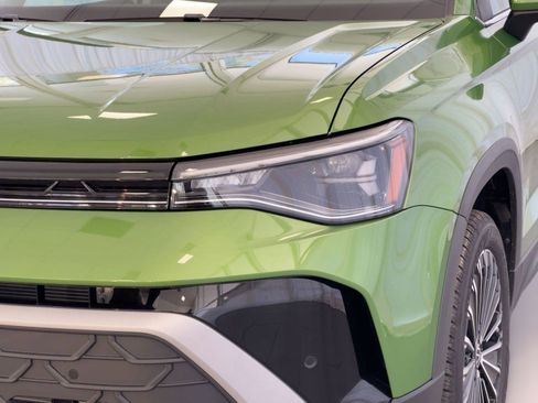 New 2026 Volkswagen Taos SE image 11