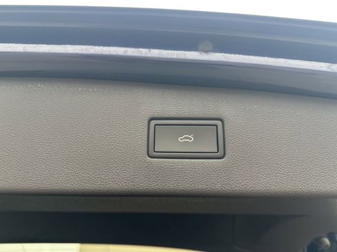 Certified 2022 Volkswagen Tiguan SEL R-Line image 38