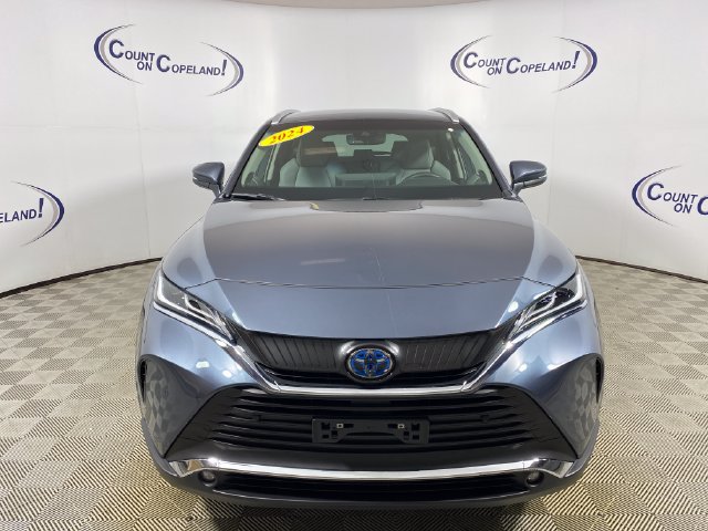 Used 2024 Toyota Venza XLE AWD/4WD image 2