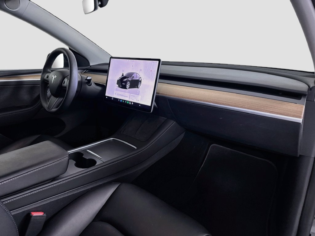 Used 2024 Tesla Model Y Long Range AWD/4WD image 26