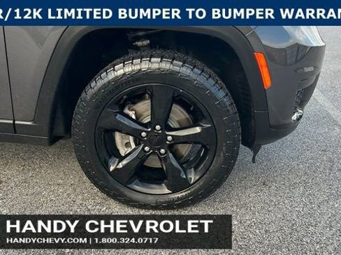 Used 2022 Jeep Grand Cherokee L Laredo image 8