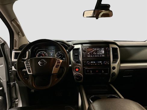 Used 2019 Nissan Titan PRO-4X image 21