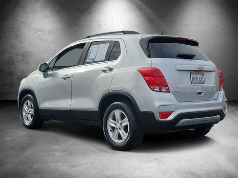 Used 2020 Chevrolet Trax LT w/ LT Convenience Package FWD image 4