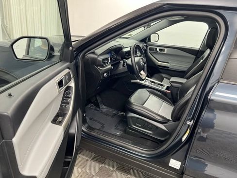Used 2023 Ford Explorer XLT w/ Equipment Group 202A AWD/4WD image 12
