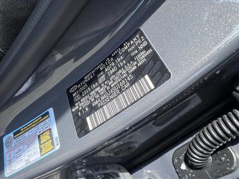 New 2025 Hyundai Elantra SEL image 18