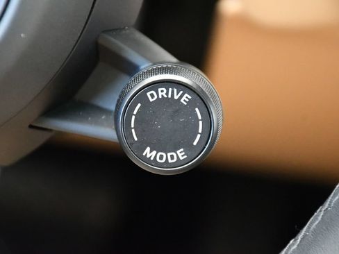 Certified 2025 Porsche Cayenne AWD/4WD image 26