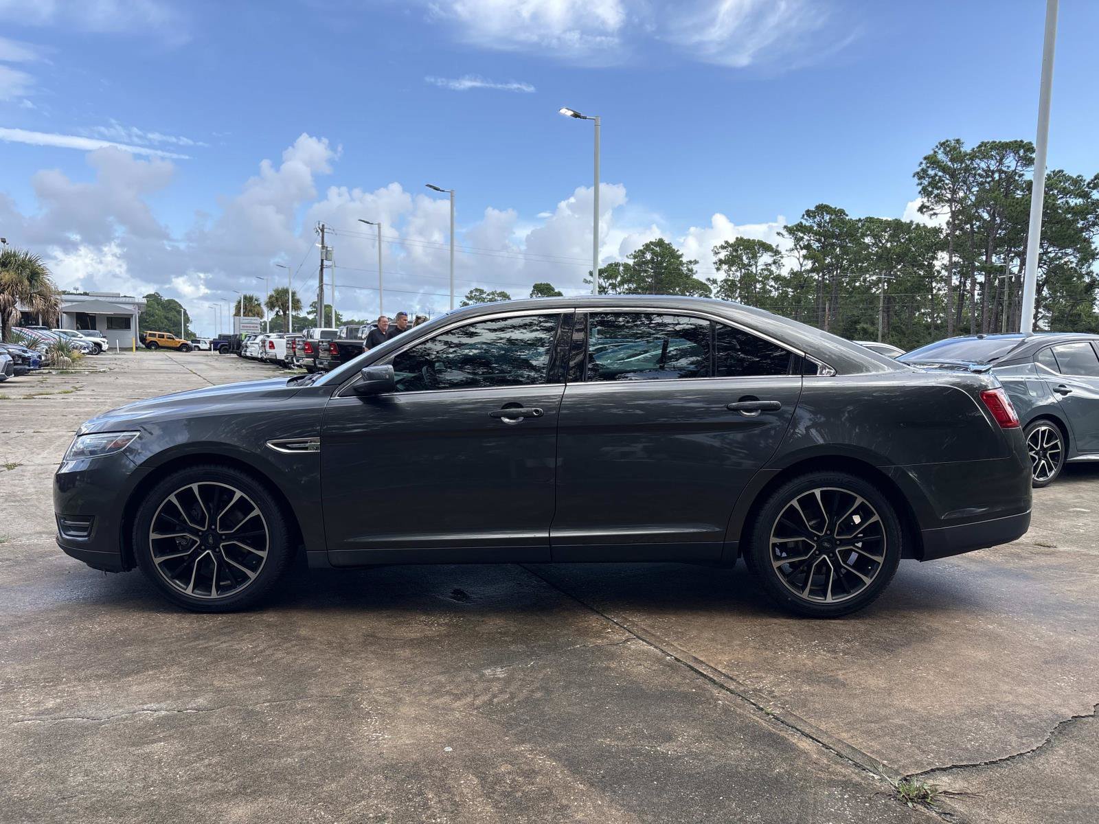 Used 2019 Ford Taurus SEL w/ Equipment Group 201A FWD image 6