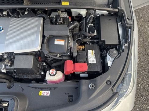 Used 2017 Toyota Prius Prime Advanced image 32