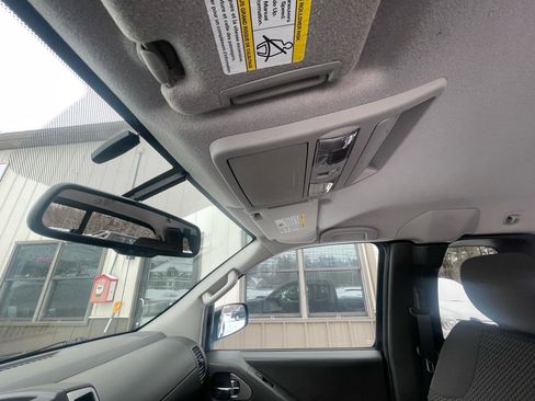 Used 2012 Nissan Frontier SV w/ SV Premium Utility Pkg image 18