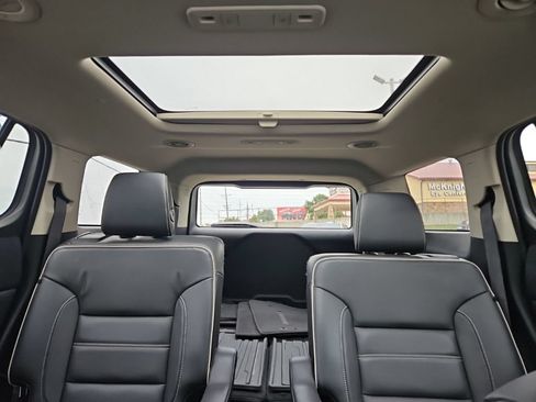 Used 2019 GMC Acadia Denali w/ Technology Package AWD/4WD image 35