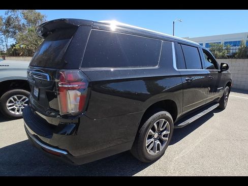 Used 2023 Chevrolet Suburban LS RWD image 11