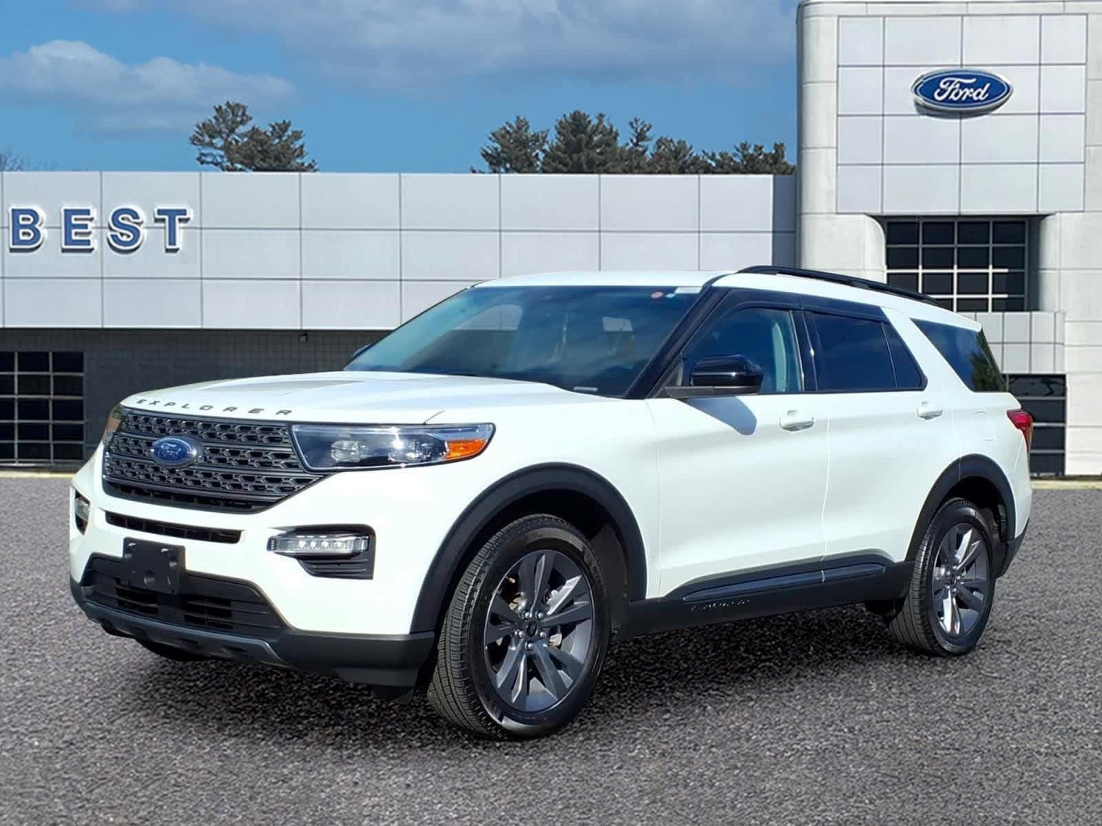 Used 2024 Ford Explorer XLT w/ Equipment Group 202A AWD/4WD image 1