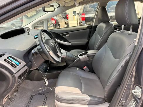 Used 2014 Toyota Prius Four FWD image 2