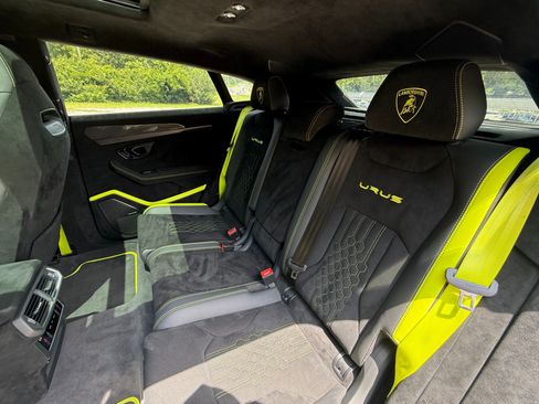 Used 2023 Lamborghini Urus Performante AWD/4WD image 38