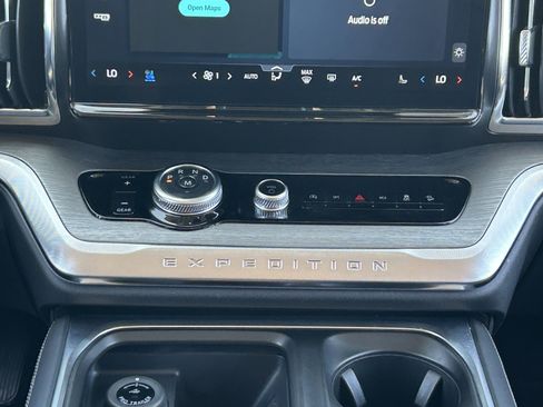 Used 2025 Ford Expedition Platinum AWD/4WD image 21