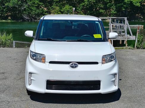 Used 2015 Scion xB FWD image 2