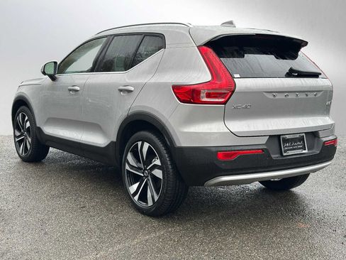 Used 2025 Volvo XC40 B5 Plus w/ Climate Package image 5