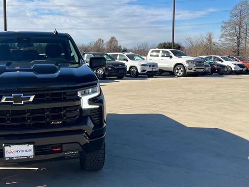 Used 2023 Chevrolet Silverado 1500 LT Trail Boss w/ Protection Package image 3