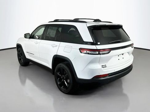Used 2023 Jeep Grand Cherokee Altitude AWD/4WD image 5