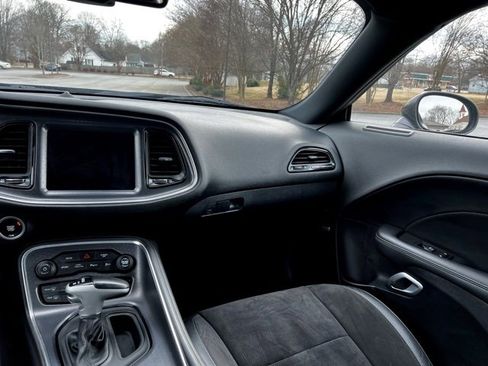 Used 2018 Dodge Challenger R/T Scat Pack w/ Leather Interior Group image 21